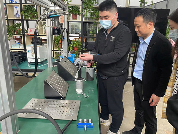 污的APP组织员工学习博尔豪夫的先进技术
