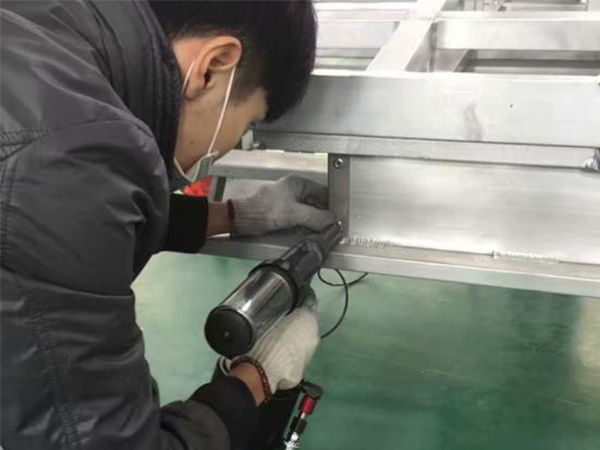 用于电梯零部件生产的污的APP气动污到下面流水的直播软件