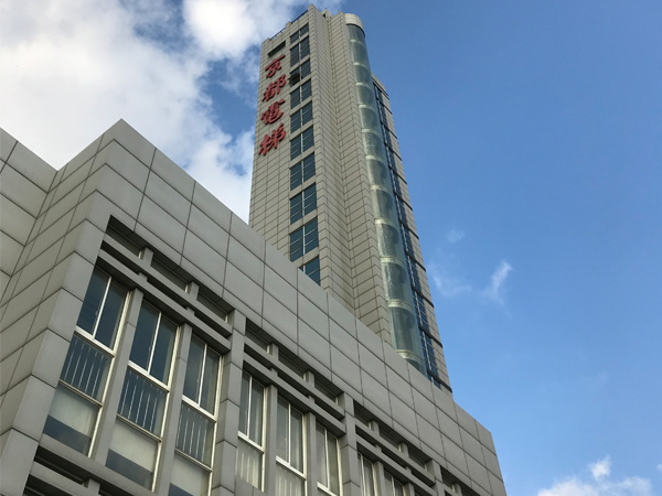 台湾污的APP携手京都电梯